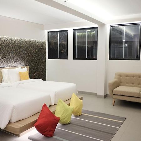 Qubika Boutique Hotel Tangerang Esterno foto