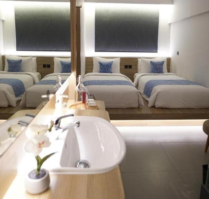 Qubika Boutique Hotel Tangerang Esterno foto